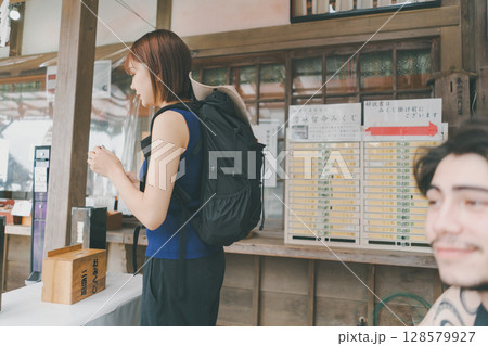 inbound tourist 128579927