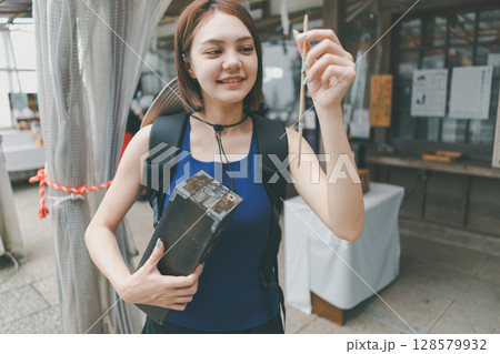 inbound tourist 128579932