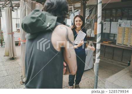 inbound tourist 128579934