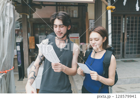 inbound tourist 128579941