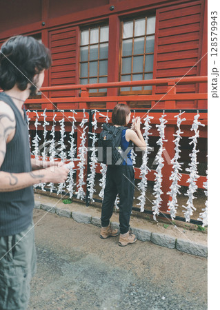 inbound tourist 128579943