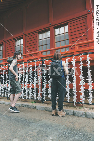 inbound tourist 128579944