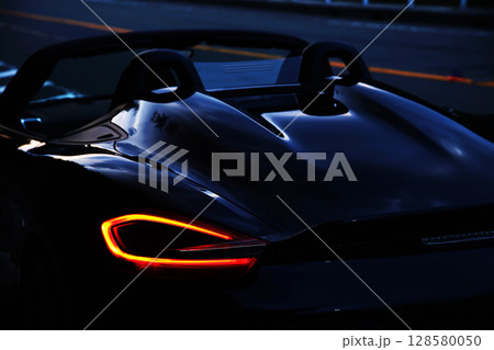 ピカピカの黒いオープンカー ピカピカの黒いオープンカー 128580050