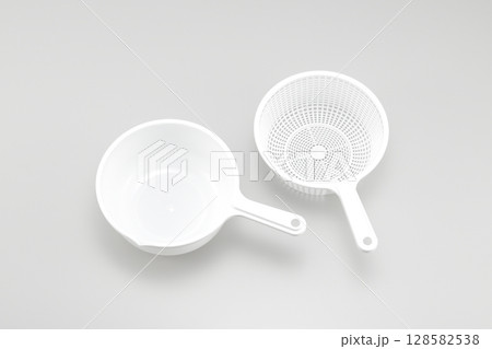 取っ手付きザルと取っ手付きボウル 取っ手付きザルと取っ手付きボウル 128582538