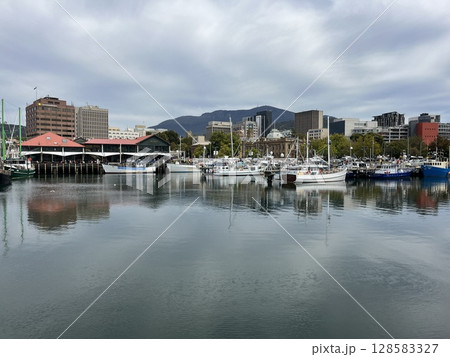 オーストラリア・タスマニア・ホバートの港 128583327
