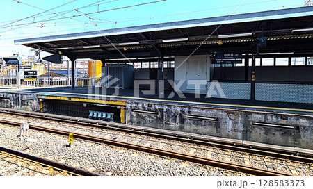 京都の叡山電鉄鞍馬線の岩倉駅 京都の叡山電鉄鞍馬線の岩倉駅 128583373