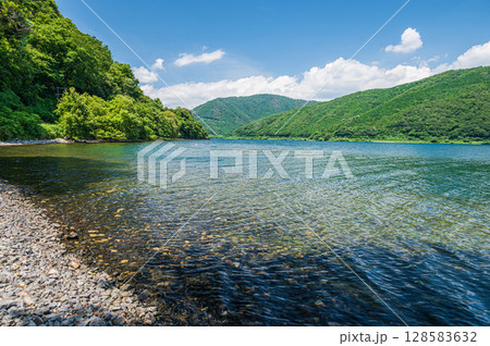 奥琵琶湖 湖岸からの景観 滋賀県長浜市 奥琵琶湖 湖岸からの景観 滋賀県長浜市 128583632