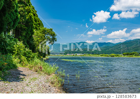 奥琵琶湖 湖岸からの景観 滋賀県長浜市 奥琵琶湖 湖岸からの景観 滋賀県長浜市 128583673