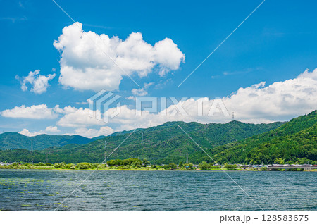 奥琵琶湖　湖岸からの景観　滋賀県長浜市 128583675