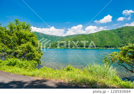 奥琵琶湖　湖岸からの景観　滋賀県長浜市 128583684