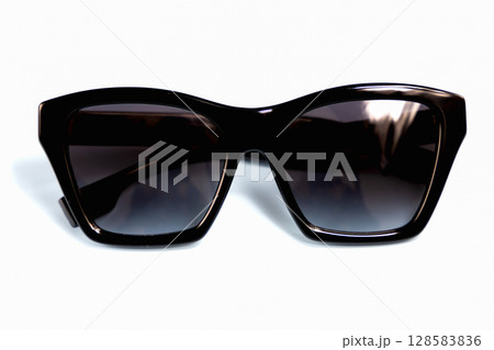 UV protection black fashion sunglasses 128583836