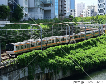 神田川の横を走るE233系中央線グリーン車組込み後 神田川の横を走るE233系中央線グリーン車組込み後 128584233