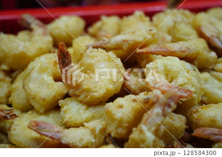 Golden Fried Shrimp Close-Up, Crispy Seafood Delight 128584300