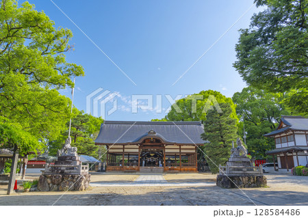 夏の京都　藤森神社　拝殿 128584486