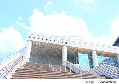 愛知県北名古屋市、北名古屋市総合体育館の風景 愛知県北名古屋市、北名古屋市総合体育館の風景 128584648