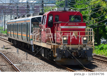 DD200-14＋211系6000番台シスGG6編成　東海旅客鉄道流鉄譲渡甲種輸送　府中本町 128584796