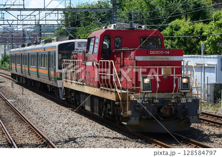 DD200-14＋211系6000番台シスGG6編成　東海旅客鉄道流鉄譲渡甲種輸送　府中本町 128584797
