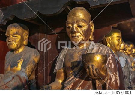 岩手 報恩寺 羅漢堂の五百羅漢 128585801