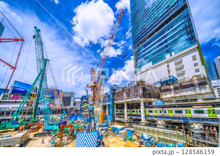 日本の東京都市景観パイルドライバーなどの巨大重機がズラリ…さよなら渋谷駅西口。本格的な工事へ＝18日 128586159