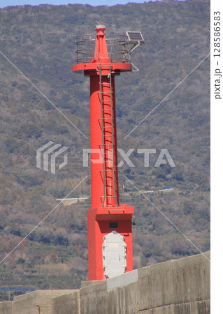 愛媛県　伊予三崎港井野浦第一防波堤灯台 128586583