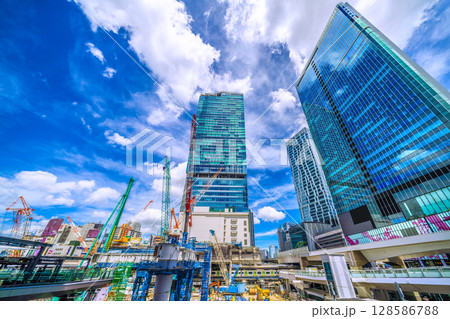 日本の東京都市景観パイルドライバーなどの巨大重機がズラリ…さよなら渋谷駅西口。本格的な工事へ=18日 日本の東京都市景観パイルドライバーなどの巨大重機がズラリ…さよなら渋谷駅西口。本格的な工事へ=18日 128586788
