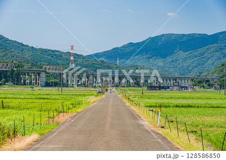 奥琵琶湖西浅井の田園風景 長浜市 奥琵琶湖西浅井の田園風景 長浜市 128586850