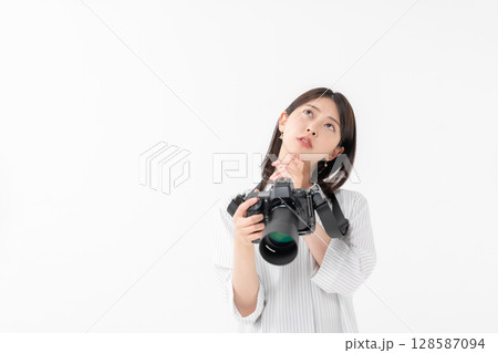 カメラを持った女性 カメラを持った女性 128587094
