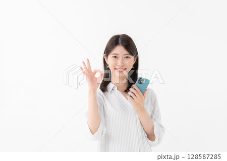 女性　スマートフォン　スマホ　OK 128587285