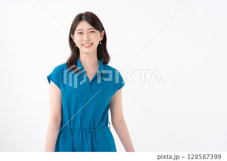 笑顔の女性 笑顔の女性 128587399