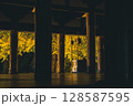 ライトアップされた紅葉 128587595