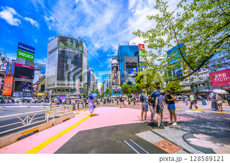 日本の東京都市景観枯山水撤去…渋谷のハチ公像脇に広い空間が誕生…インバウンド続く…＝7月18日 128589121