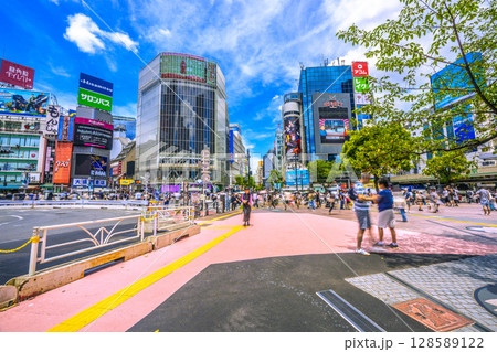 日本の東京都市景観枯山水撤去…渋谷のハチ公像脇に広い空間が誕生…インバウンド続く…=7月18日 日本の東京都市景観枯山水撤去…渋谷のハチ公像脇に広い空間が誕生…インバウンド続く…=7月18日 128589122