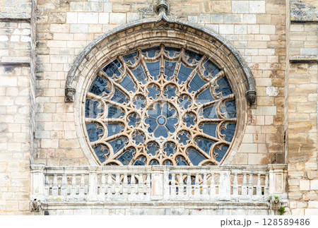 Beautiful detailed rose window at Iglesia de San Esteban in Burgos, Spain during daylight hours Beautiful detailed rose window at Iglesia de San Esteban in Burgos, Spain during daylight hours 128589486