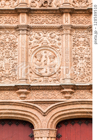 Intricate stone carvings adorn the facade of Universidad de Salamanca in Spain Intricate stone carvings adorn the facade of Universidad de Salamanca in Spain 128589510