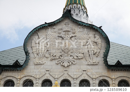 Architectural details of historic building of State Bank in Nizhny Novgorod 128589610