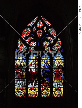 Stained glass window depicting religious figures in Cathedral Saint-Etienne, Toulouse, France Stained glass window depicting religious figures in Cathedral Saint-Etienne, Toulouse, France 128589749