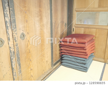 日本家屋 和室の風景 日本家屋 和室の風景 128590835