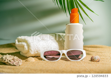 Sunscreen spf spray bottle Sunscreen spf spray bottle 128594833