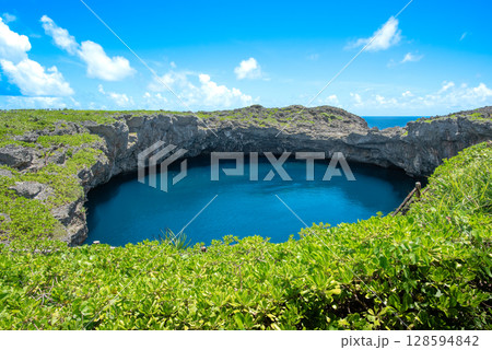 下地島の通り池 下地島の通り池 128594842