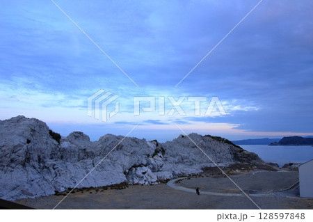 和歌山県の白亜の断崖　白崎海洋公園 128597848