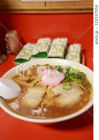 和歌山グルメ　和歌山ラーメンの老舗　井出商店 128597956