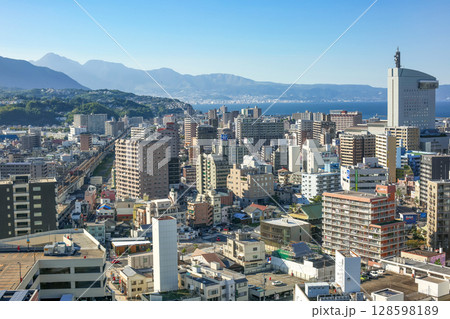 大分市街地と別府湾 128598189