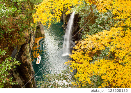 高千穂峡 真名井の滝と紅葉 高千穂峡 真名井の滝と紅葉 128600186