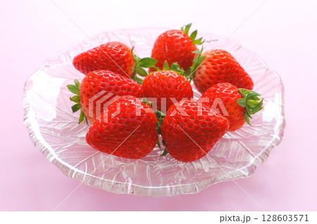 イチゴ イチゴ 128603571