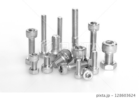 ボルトとナット（機械部品イメージ） 128603624