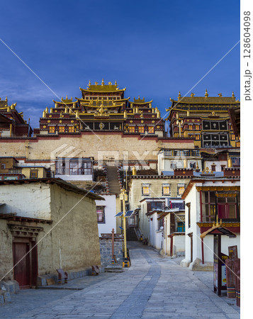 中国・香格里拉 ソンツェリン寺(松賛林寺)  Ganden Sumtseling Monastery 中国・香格里拉 ソンツェリン寺(松賛林寺)  Ganden Sumtseling Monastery 128604098