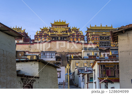 中国・香格里拉 ソンツェリン寺(松賛林寺) / Songzanlin Temple, China 中国・香格里拉 ソンツェリン寺(松賛林寺) / Songzanlin Temple, China 128604099
