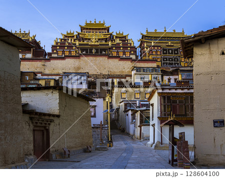 中国・香格里拉 ソンツェリン寺(松賛林寺) / Songzanlin Temple, China 中国・香格里拉 ソンツェリン寺(松賛林寺) / Songzanlin Temple, China 128604100