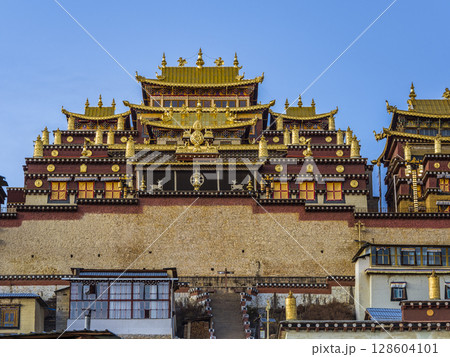 中国・香格里拉　ソンツェリン寺（松賛林寺） / Songzanlin Temple, China 128604101