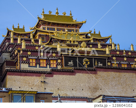 中国・香格里拉　ソンツェリン寺（松賛林寺） / Songzanlin Temple, China 128604102